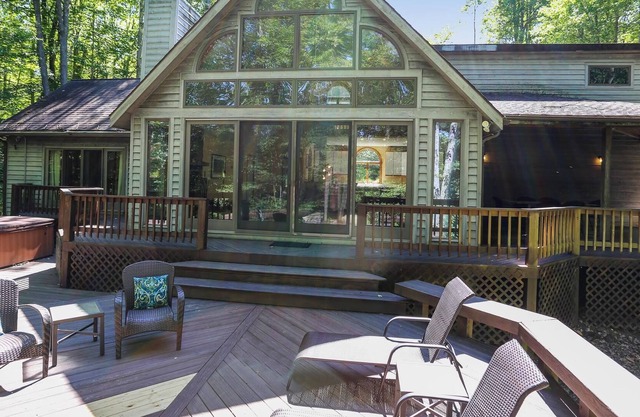 Affordably priced for a romantic getaway or family retreat~Beautiful Berkana!