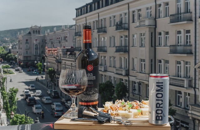 Aghmashenebeli Apartment - Historic Building with stunning view
