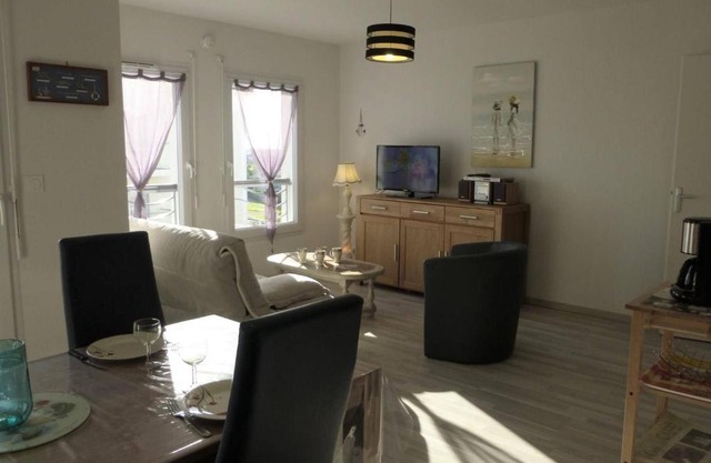 Agréable T2 à 1,5km du centre, proche plage, balcon, parking privé, ascenseur, 4 couchages - FR-1-224-447