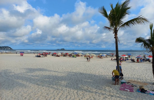 Agradável Apto 100 Metros da Praia , 3 Dorm , 2 Banheiros , Cozinha Completa