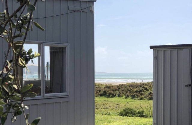 AHIPARA SURF BACH !