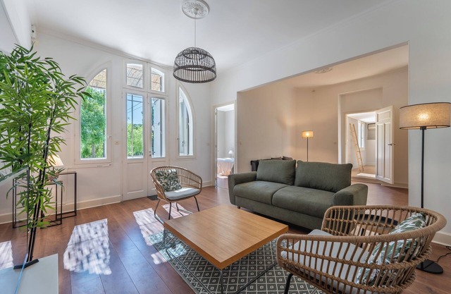 Air-Conditioned House with Outdoor Space – Close to Avignon City Center !