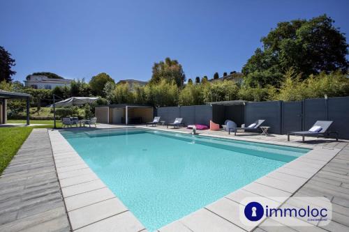 Air-conditioned villa with pool and garden