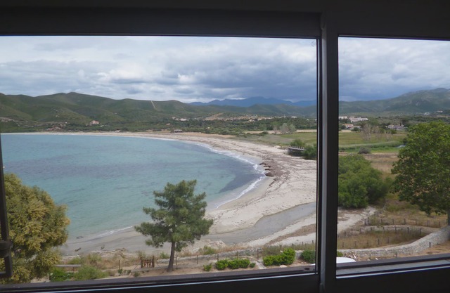 Air-conditioned 5-bed apartment on Lozari beach 7 km from Ile-Rousse