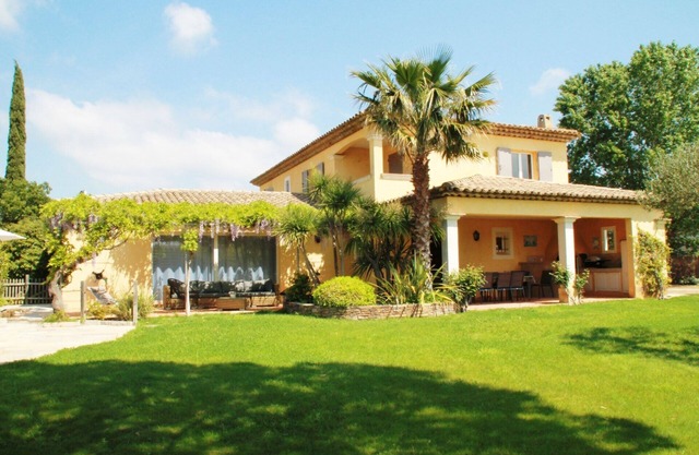 Air-conditioned Provencal villa with heated swimming pool in Grimaud.