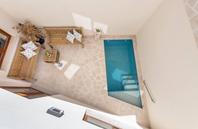 Air-Conditioned Town House with Pool, Wi-Fi, Balcony and Rooftop Terrace