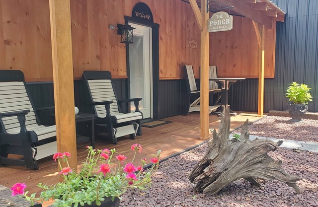 Air Hill Haven- Quiet peaceful secluded apartment
