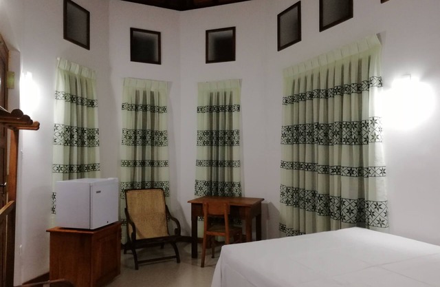 Airport 10 minutes drive and clean room.