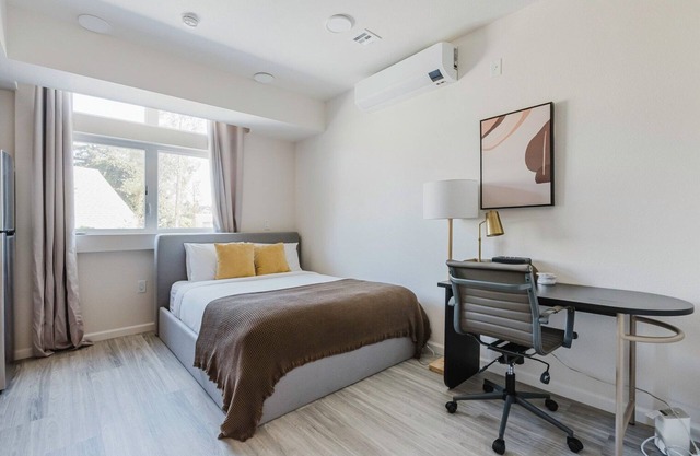 Airy Berkeley Studio w/W/D & A/C, nr Cafes & Bakeries, by Blueground