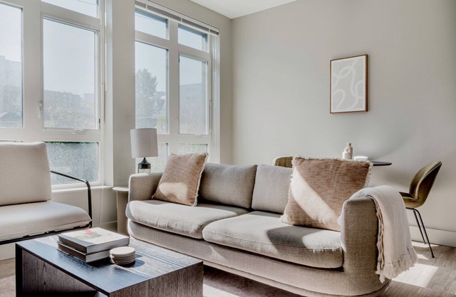 Airy First Hill Jr 1BR w/Gym, Roof Lounge, W/D & Games, by Blueground