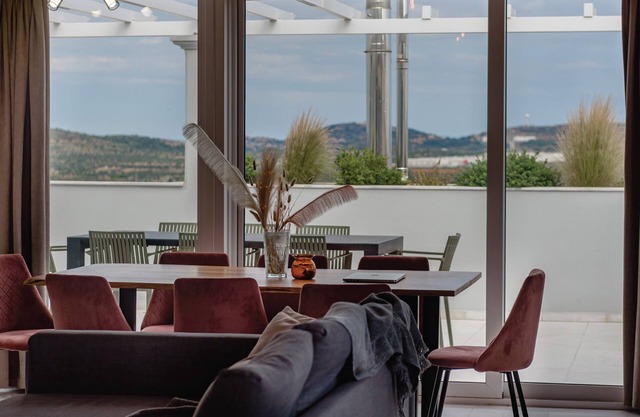Akali apartment Airport by Airstay