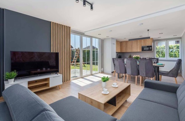 Alan Zastań House | Elegantly Decorated House with 3 Bedrooms | Garden with Play