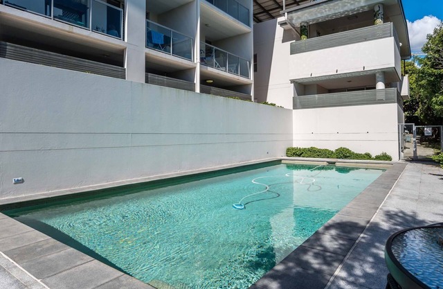 Albion Stay – Spacious Patio, Pool & Near Transport