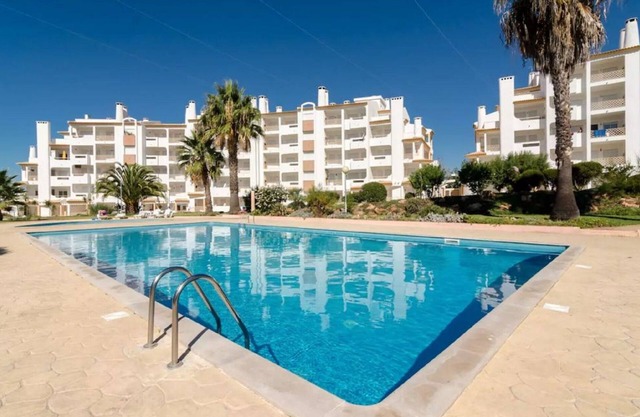 Albufeira FourSeasons 2-Bed 2-Bath Condo, Pool, Views and "September Deal!"