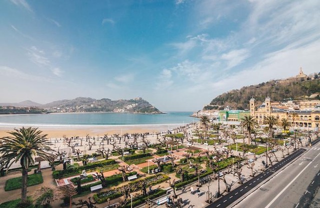 Alderdi Eder by People Rentals