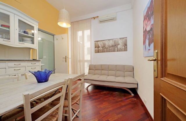 Aleardo Aleardi, 1 Bd Apartment With Balcony By Halldis