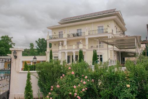Aleksion Palace