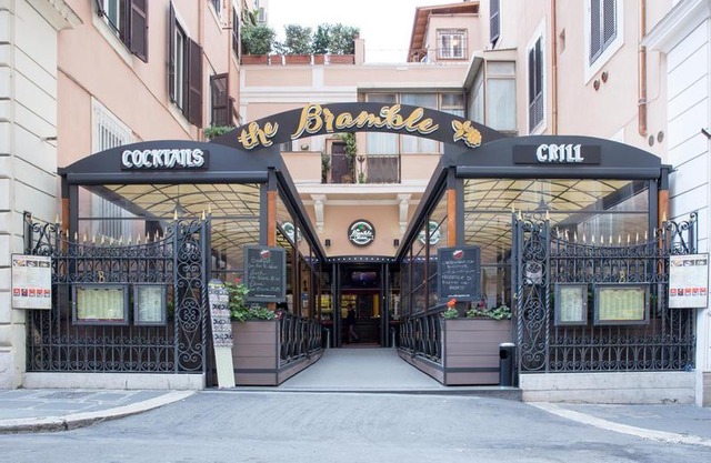 Alessandro Palace & Bar