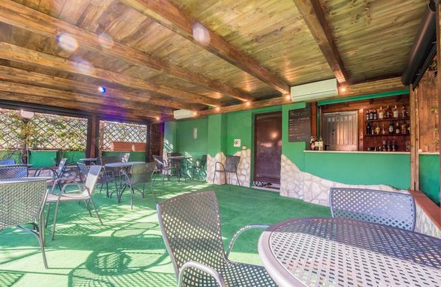 Alessandro Palace Hostel & Bar