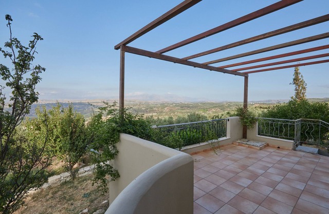 Aletraki Hill House, Nature, Sea & City Views