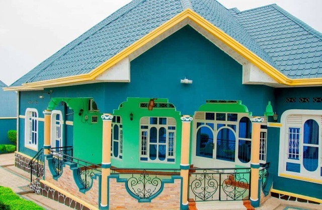 ALFA-HOUSEn4 Bedroom House with A/C, High speed Internet, 24h security camera.