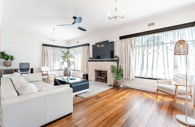 Alfred's Lakeside | 3 Bed Retreat At Top Location!