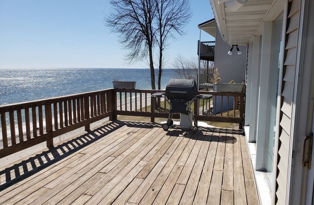 Algoma Beach Motel