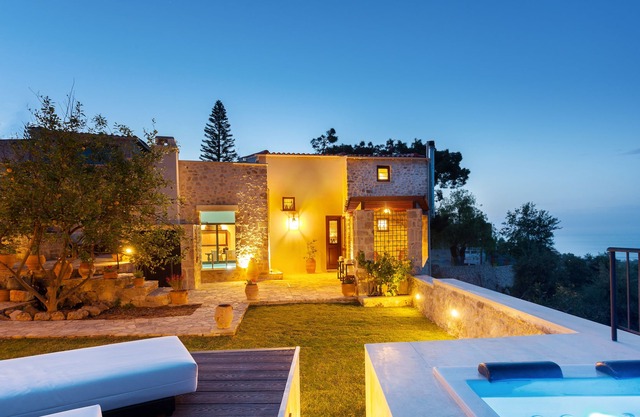 Ali Vafi's Villa - Heated Jacuzzi & Indoor Pool