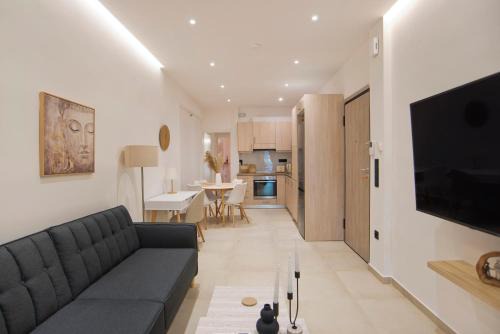 Aliki Spacious, Fully Reno 2BA Apartment
