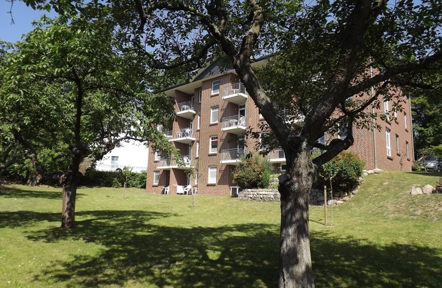 all annual. Apartment 2 adults. (+ 2 Ki.) Beach with swimming pool, sauna, balcony, incl. Parking.