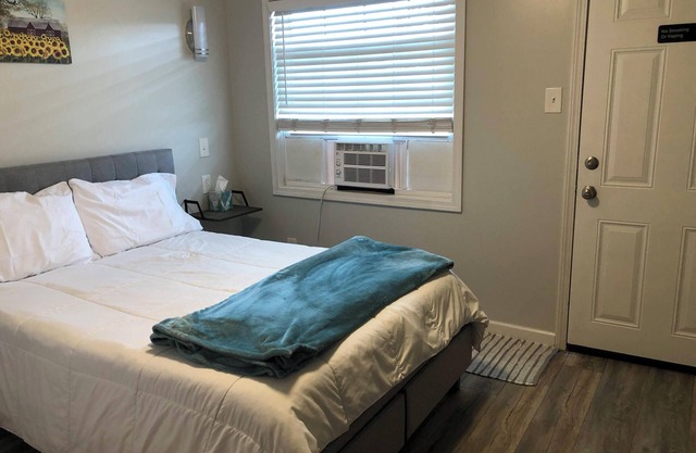 All-inclusive studio apartment with utilities included-Unit 4