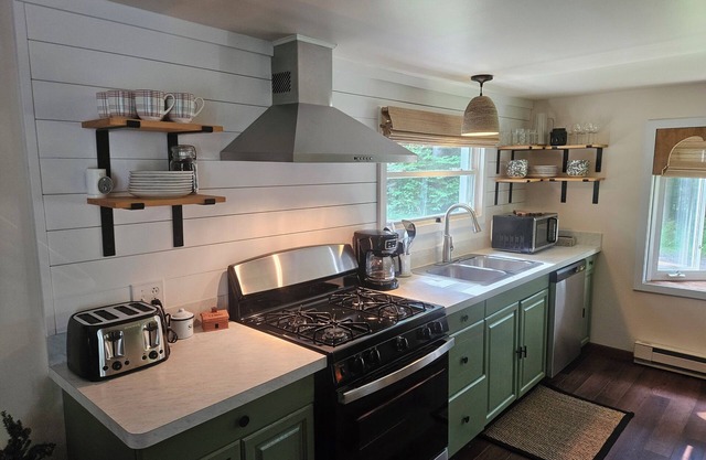 All season Adirondack retreat near Gore Mountain