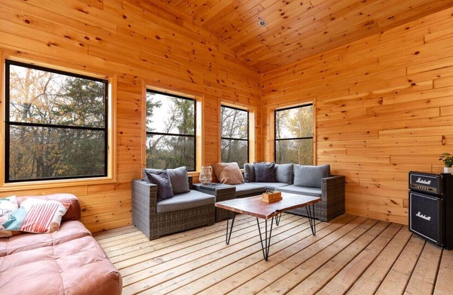 All Season Muskoka Cottage*HotTub*Sauna*Beach*BBQ