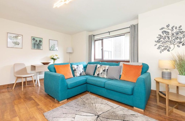 Allanfield Quiet Central Family Apartment with Parking