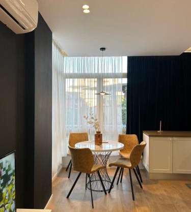 Alles Komuna studio apartment