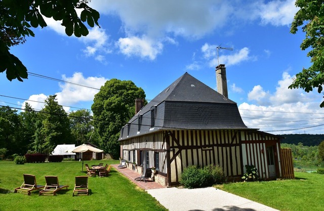 Alluring Cottage in Asnières with Terrace