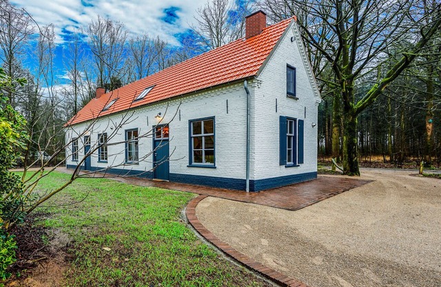 Alluring Holiday Home in Erp near Forest