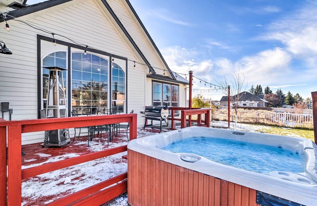 Alluring Home w/Fire Pit < 1/2 Mi to OIT!