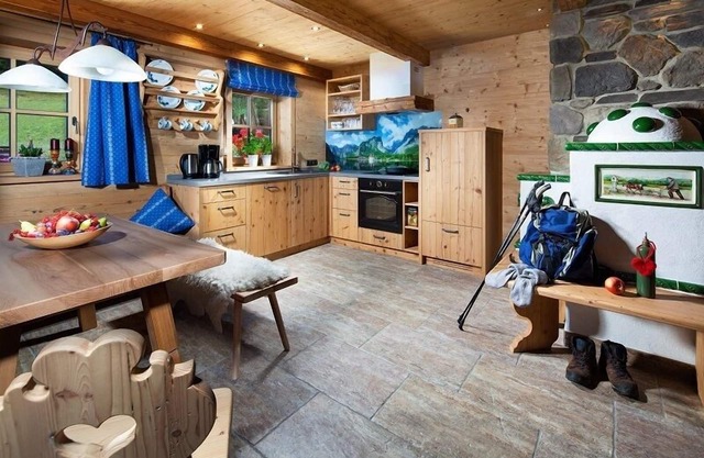 Almchalet Bergsteiger Stubn, 1-6 Personen, 107 qm, Dusche/WC, Balkon+Terrasse, TV, W-LAN, Wärmekabine, 3 Schlafzimmer