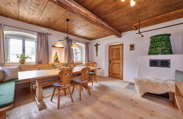 Almrausch - Modern holiday flat in historic farmhouse