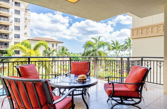 Aloha! Come enjoy paradise in our tranquil & relaxing beach villa.