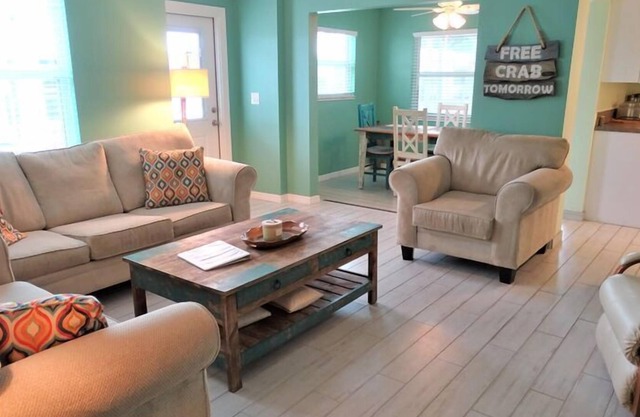 Aloha Kai - Unit 52S- updated 3 bedroom and close to the beach!
