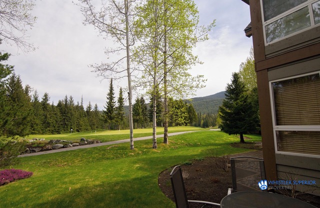 Alpine Greens - Village Shuttle, BBQ, Patio, Free Parking & WiFi