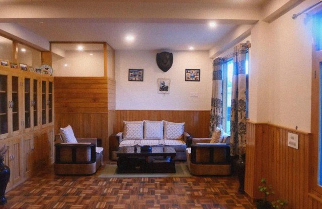 Alpine Lodge And Stays