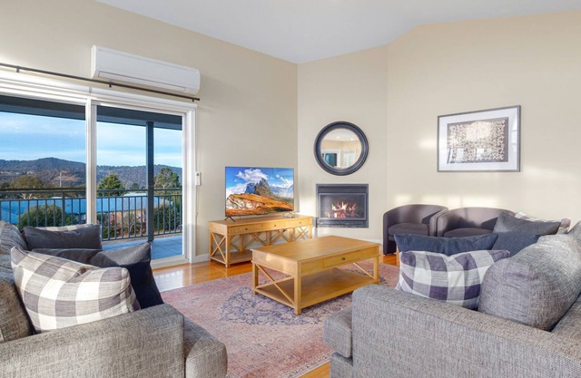 Alpine Retreat - 107A Gippsland Street