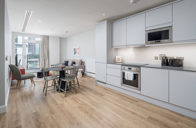 ALTIDO 2-bed flat w/ balcony in Nine Elms