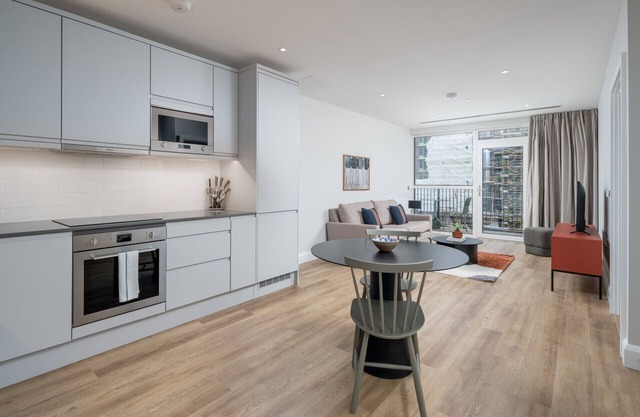 ALTIDO Modern 1-bed flat in w/terrace in Nine Elms