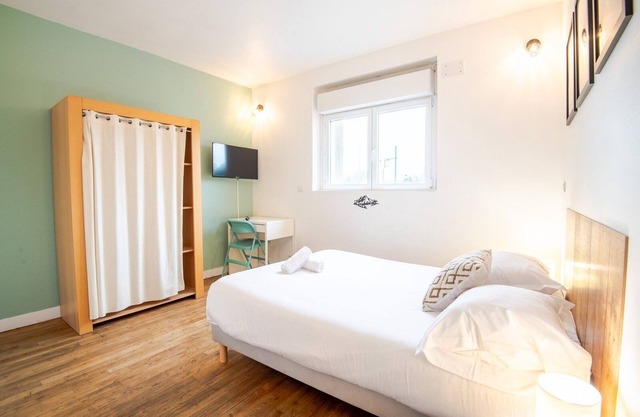 Altitude - Room with private bathroom