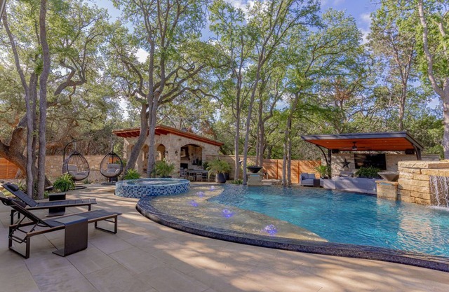 Always on My Mind: Luxury Retreat Near Austin To Gathe, Relax & Explore