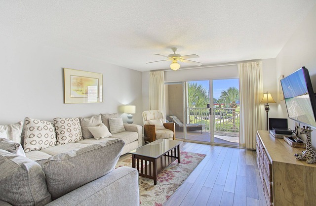 Amalfi Coast 213B - Community Pool, Fitness Facility, Gulf Views, Miramar Beach!